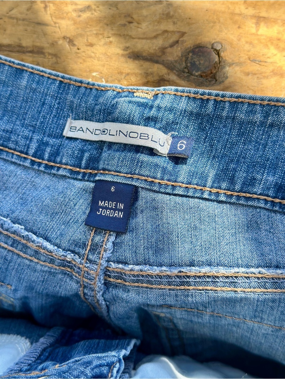 Bandolino Retro Denim Cuffed Capris Jeans - Picture 6 of 8